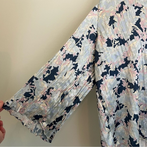 Vince Womens Floral Print Accordion Pleat Button Down Blouse Blue Pink Sz Small - Picture 5 of 9